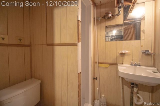 20000 Lancaster Street, Harper Woods, MI 48225