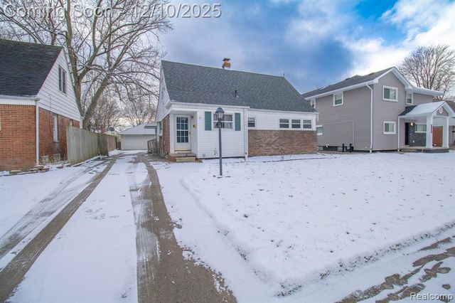 20000 Lancaster Street, Harper Woods, MI 48225