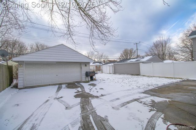 20000 Lancaster Street, Harper Woods, MI 48225
