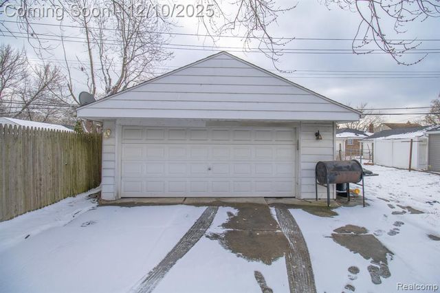 20000 Lancaster Street, Harper Woods, MI 48225