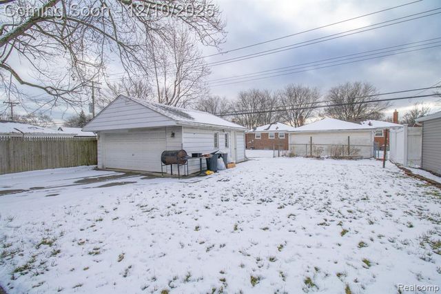 20000 Lancaster Street, Harper Woods, MI 48225