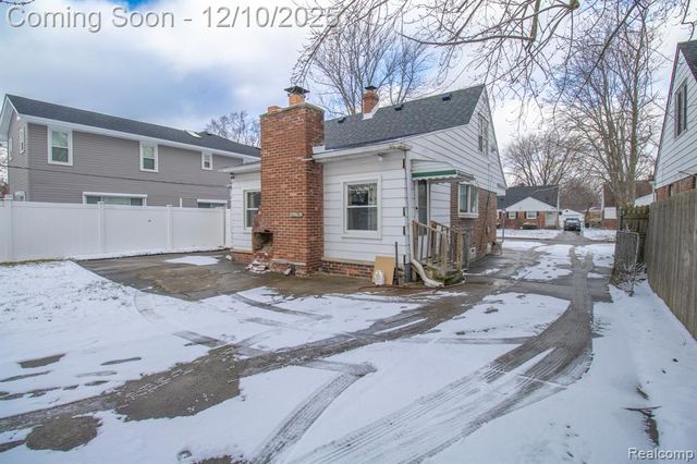 20000 Lancaster Street, Harper Woods, MI 48225