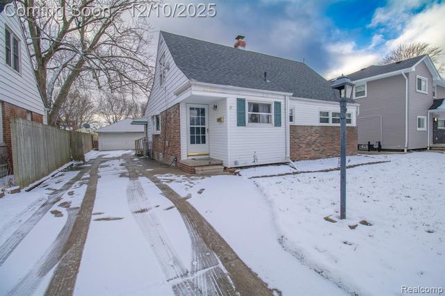 20000 Lancaster Street, Harper Woods, MI 48225