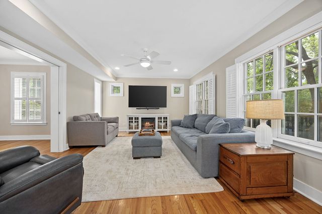 5132 Grand Avenue, Downers Grove, IL 60515