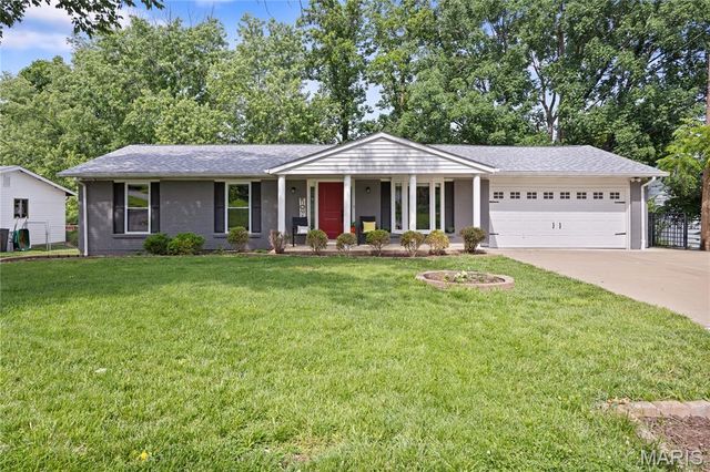 1221 Momarte Lane, Creve Coeur, MO 63146