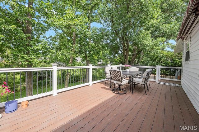 1221 Momarte Lane, Creve Coeur, MO 63146
