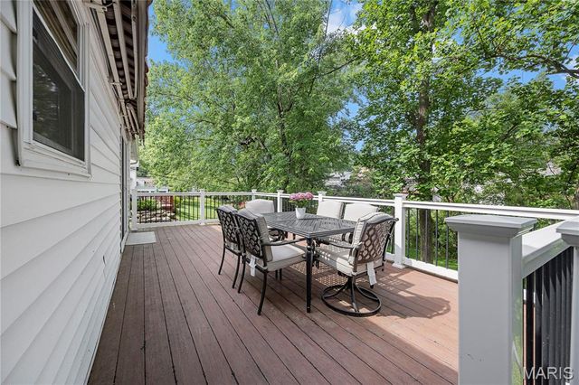 1221 Momarte Lane, Creve Coeur, MO 63146