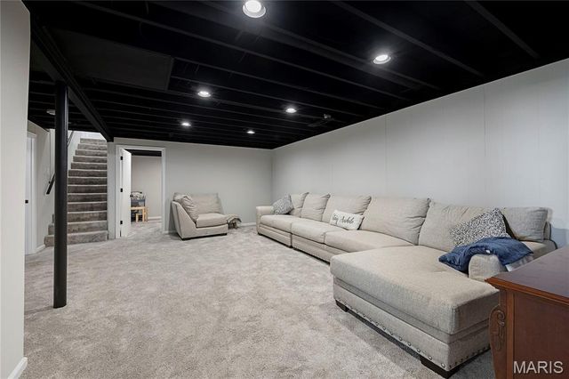 1221 Momarte Lane, Creve Coeur, MO 63146