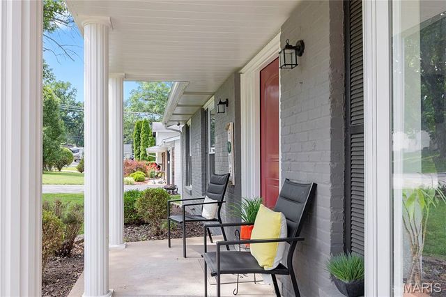 1221 Momarte Lane, Creve Coeur, MO 63146