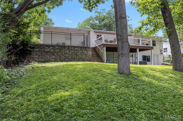 1221 Momarte Lane, Creve Coeur, MO 63146