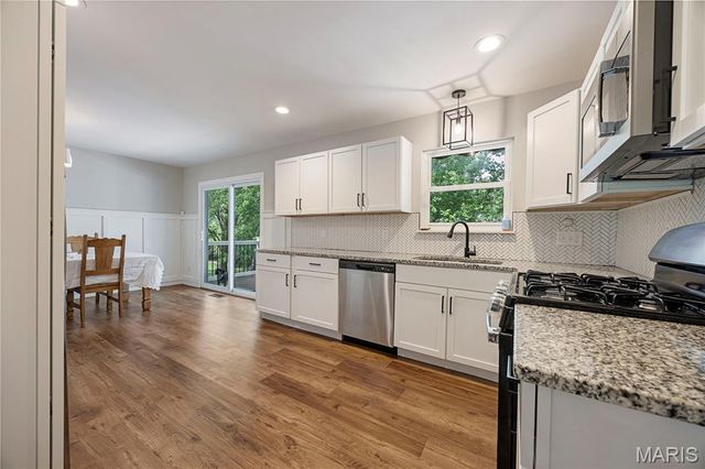 1221 Momarte Lane, Creve Coeur, MO 63146
