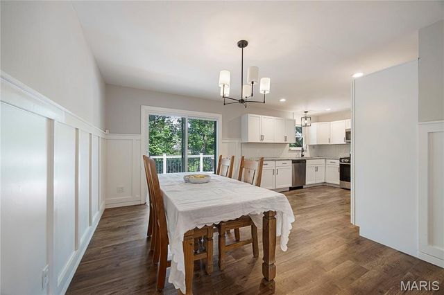 1221 Momarte Lane, Creve Coeur, MO 63146