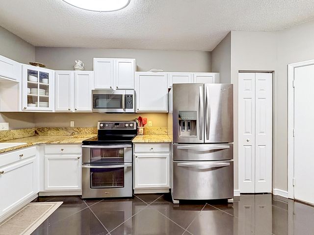 8279 Via Leonessa Drive, Boca Raton, FL 33433