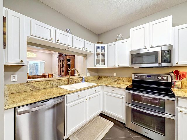8279 Via Leonessa Drive, Boca Raton, FL 33433