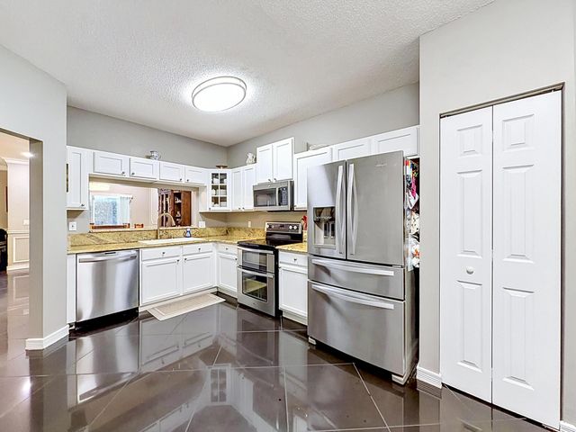 8279 Via Leonessa Drive, Boca Raton, FL 33433