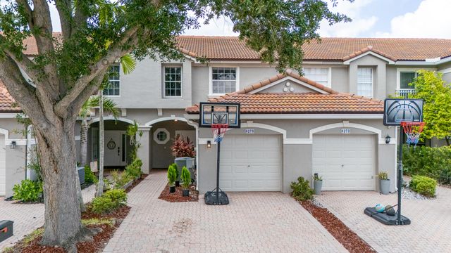 8279 Via Leonessa Drive, Boca Raton, FL 33433