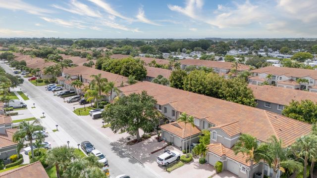 8279 Via Leonessa Drive, Boca Raton, FL 33433