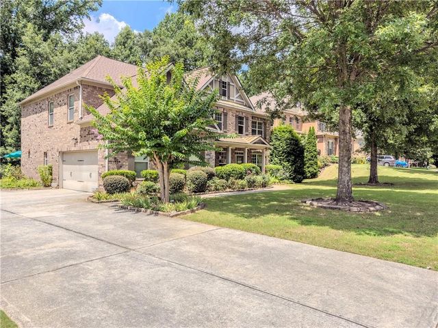 40 Village Green Court SW, Lilburn, GA 30047