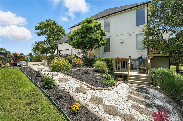 414 S Borgman Road, Buckner, MO 64016