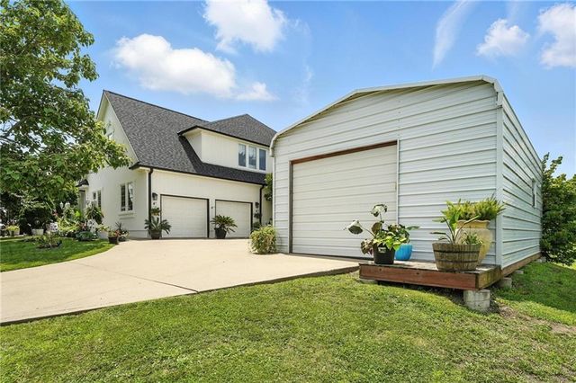 414 S Borgman Road, Buckner, MO 64016