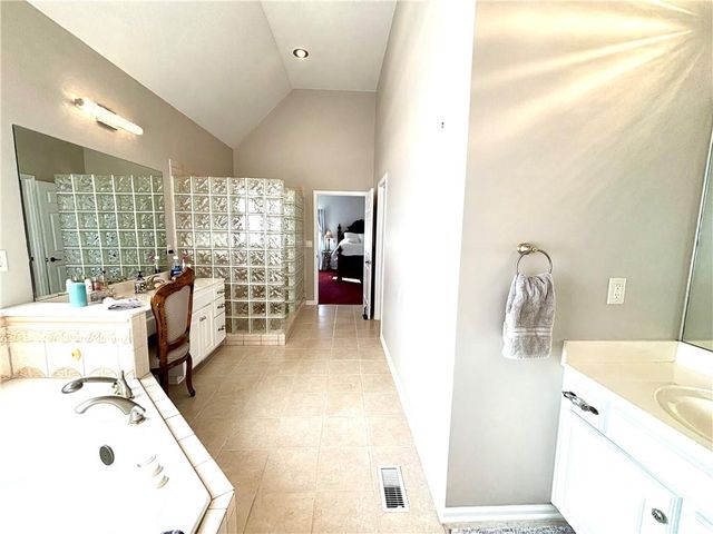 414 S Borgman Road, Buckner, MO 64016