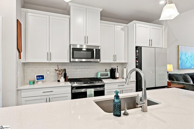 44 Moss Hollow Way, Simpsonville, SC 29680