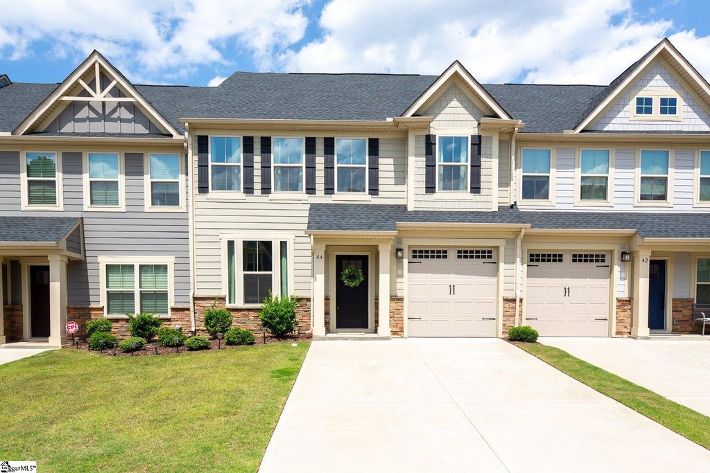 44 Moss Hollow Way, Simpsonville, SC 29680