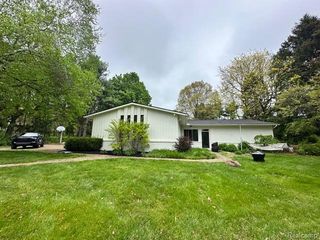 11221 Meadowood Drive, Brighton Township, MI 48114