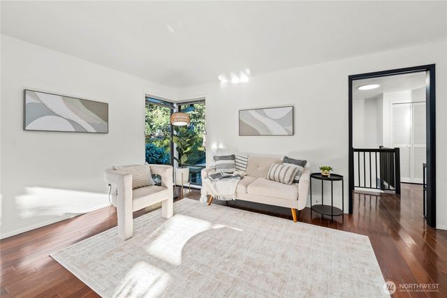 18001 NE 10th Street, Bellevue, WA 98008