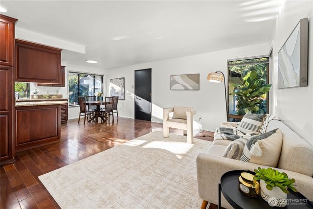 18001 NE 10th Street, Bellevue, WA 98008