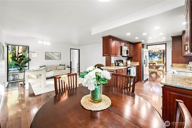 18001 NE 10th Street, Bellevue, WA 98008