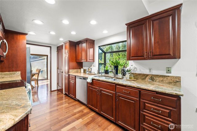 18001 NE 10th Street, Bellevue, WA 98008