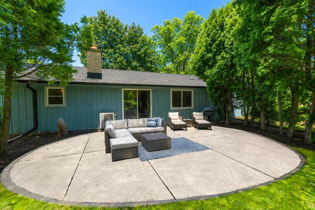 7364 N Braeburn LANE, Glendale, WI 53209