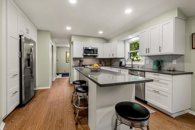 7364 N Braeburn LANE, Glendale, WI 53209