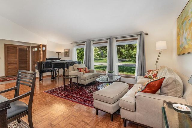 7364 N Braeburn LANE, Glendale, WI 53209