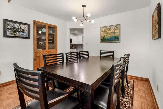 7364 N Braeburn LANE, Glendale, WI 53209