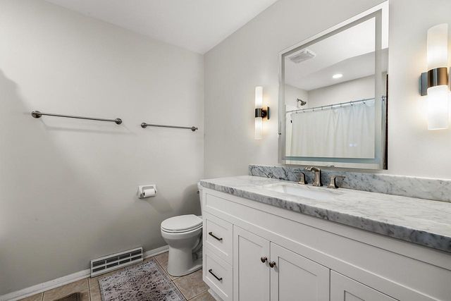 7364 N Braeburn LANE, Glendale, WI 53209