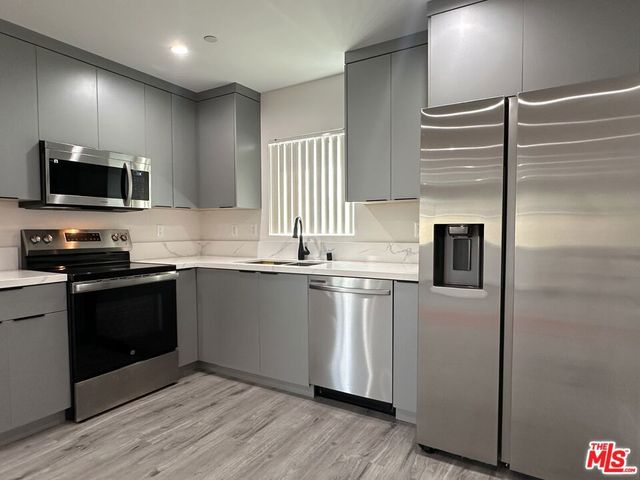 11512 Oxford Avenue F, Hawthorne, CA 90250