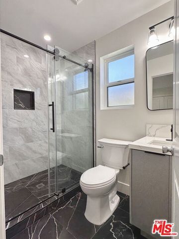 11512 Oxford Avenue F, Hawthorne, CA 90250