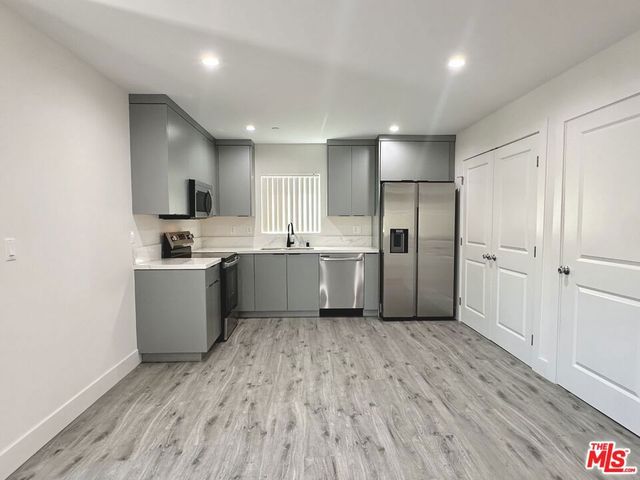 11512 Oxford Avenue F, Hawthorne, CA 90250