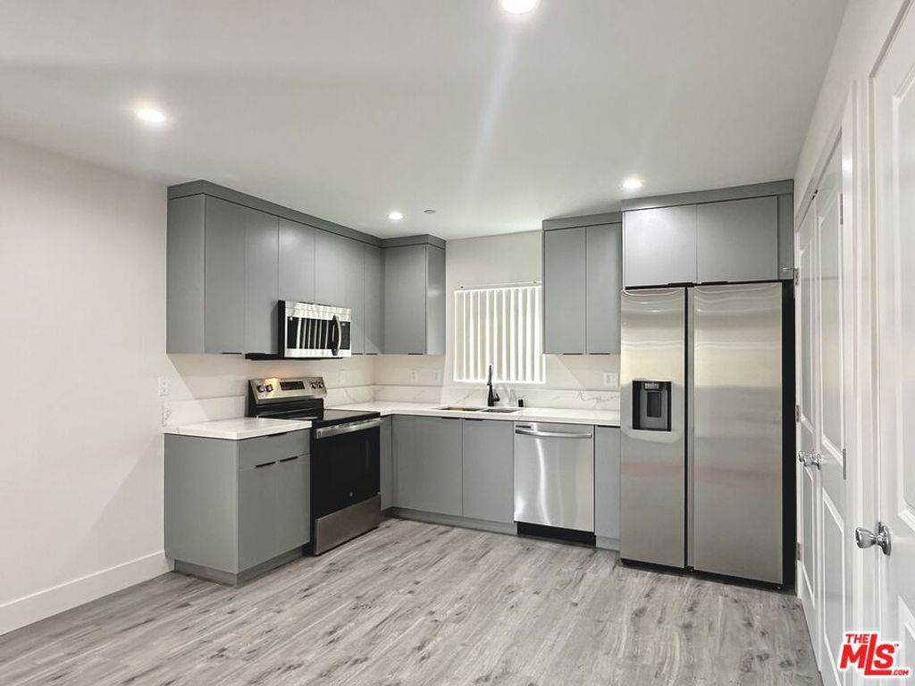 11512 Oxford Avenue F, Hawthorne, CA 90250