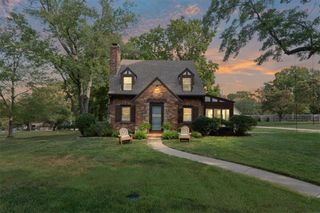 318 NW Briarcliff Road, Kansas City, MO 64116