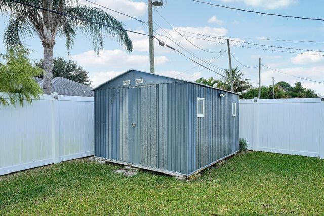 684 SW Jada Road, Port St. Lucie, Port St Lucie, FL 34953