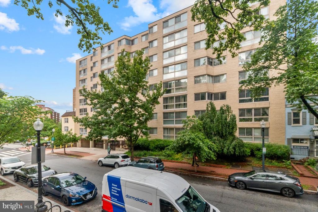 922 24th St NW Apt 806, Washington, DC 20037