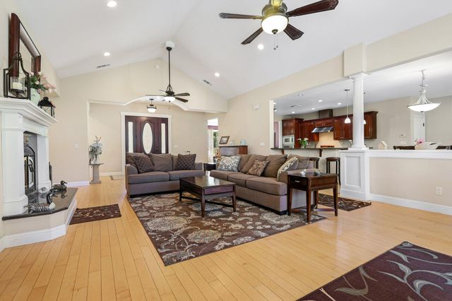 22171 Meyer Road, Bella Vista, CA 96008