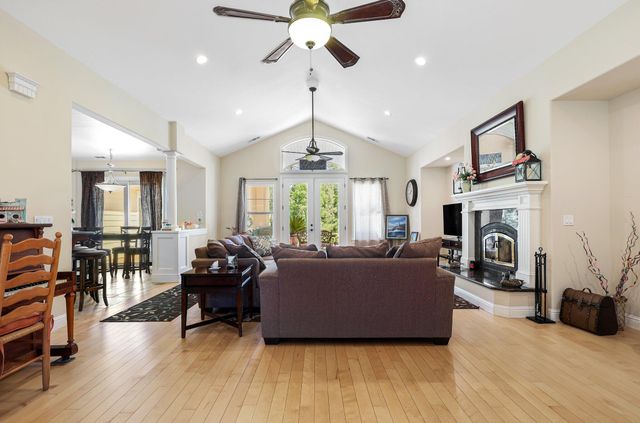 22171 Meyer Road, Bella Vista, CA 96008