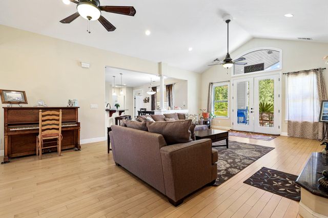 22171 Meyer Road, Bella Vista, CA 96008