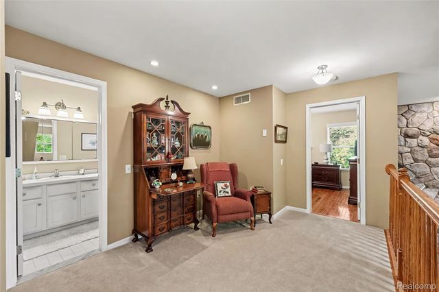 5169 Whipple Lake Road, Independence Charter Township, MI 48348