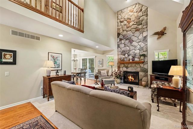 5169 Whipple Lake Road, Independence Charter Township, MI 48348