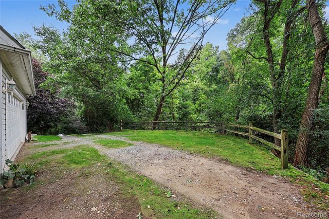 5169 Whipple Lake Road, Independence Charter Township, MI 48348